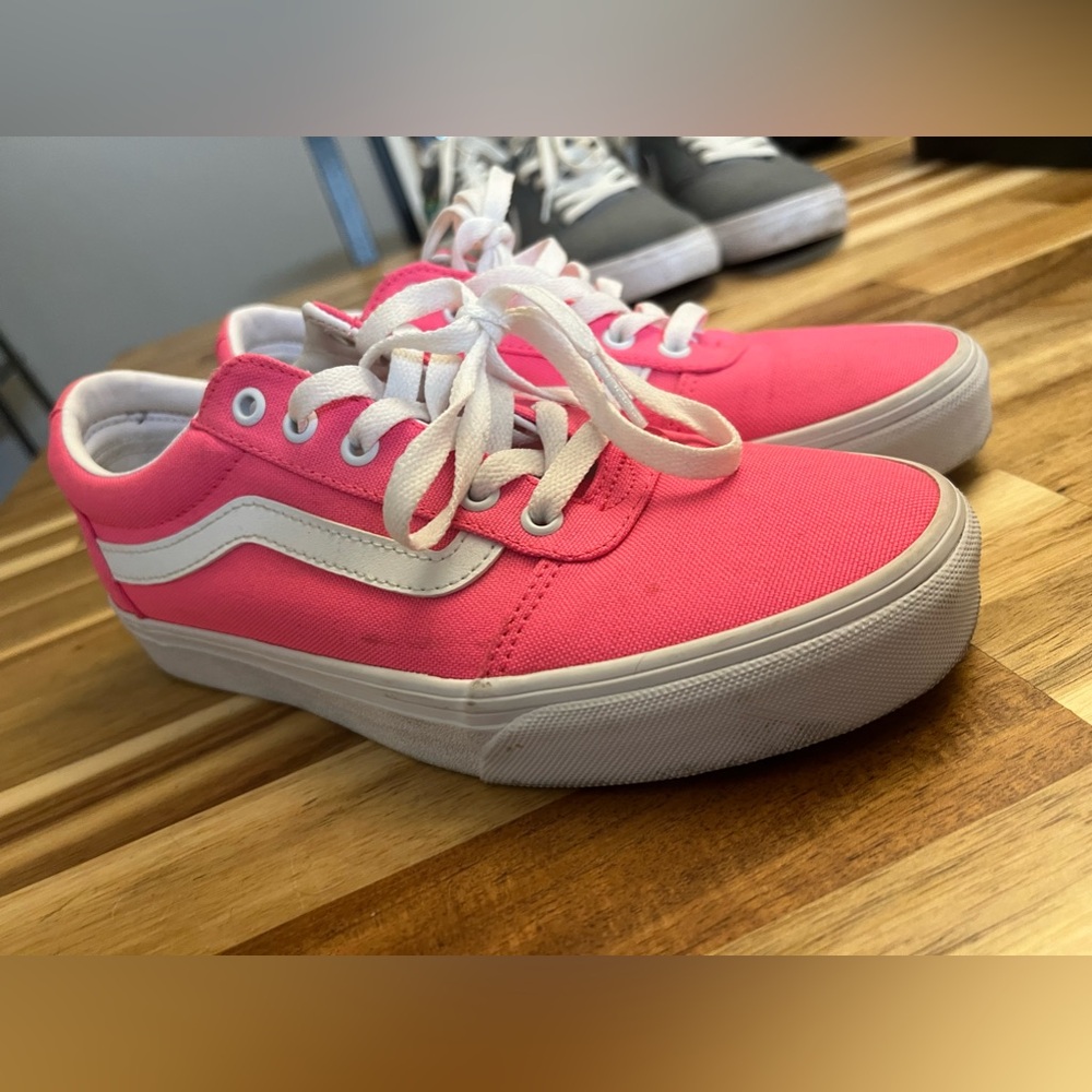 VANS Women’s size 8.5 PINK